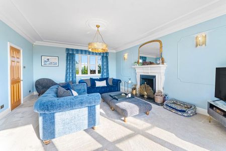 4 bedroom detached house to rent - Photo 2
