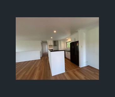 AN IMPRESSIVE 5-BEDROOM HOME! - Photo 5