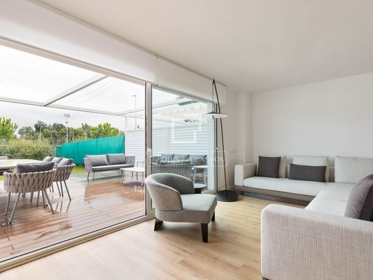 Excellent 4-bedroom house with 108 m² garden for rent in Gavà Maritimo - Photo 1