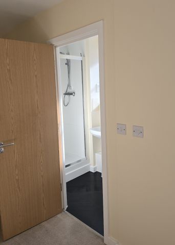 Two Bedroom Apartment To Rent in Aylesbury - Photo 2