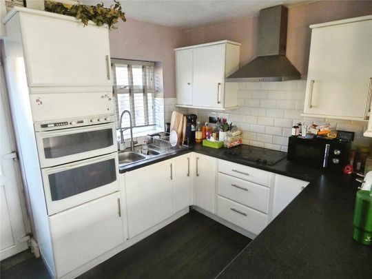 3 bedroom semi-detached house to rent - Photo 1