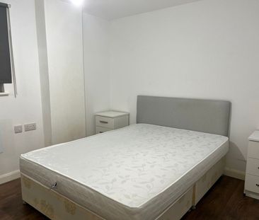 1 Bed Flat, Walpole Road, SW19 - Photo 3