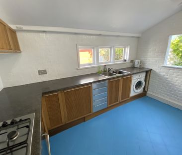 £1,400 PCM, Spacious Three Double Bedroom Maisonette with Enclosed ... - Photo 6