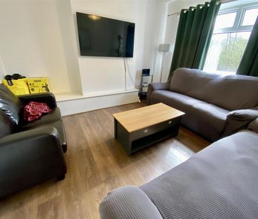 3 bedroom semi-detached house to rent - Photo 6
