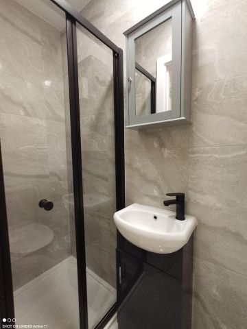 Studio Flat, Mitcham Lane, SW16 - Photo 2