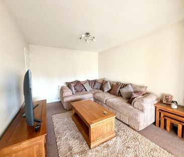 3 bedroom semi-detached bungalow to rent - Photo 3