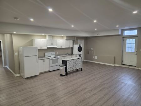 For Lease - 184 Dale Crescent, Bradford West Gwillimbury, Ontario - Photo 5