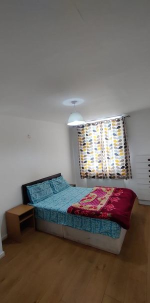 1 bedroom in a house share to rent - Photo 1