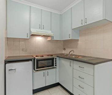 Convenient Ground Floor Studio with Private Courtyard & Internal La... - Photo 1