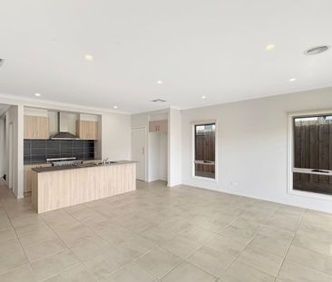 🏡 4-Bedroom House in Eynesbury - Photo 6