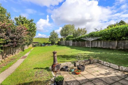3 bedroom detached bungalow to rent - Photo 3