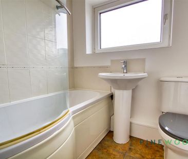 2 bedroom end of terrace house to rent - Photo 3