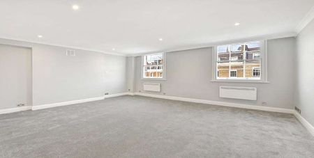 A beautifully presented spacious third floor studio apartment located moments from Elizabeth Street. - Photo 2