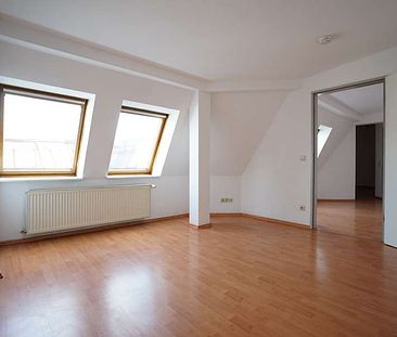 **1 Monat Kaltmietfrei / Helle DG-Wohnung mit 2,5 Zimmern** - Photo 3