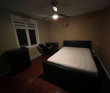 À 650$ /mois Belle grande chambre À LOUER 'immédiat, pour personne seule , meublée ttes les charges incluses hydro et Wifi haute vitesse - Photo 3