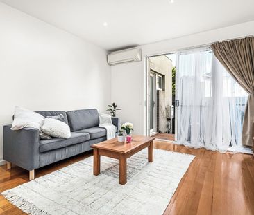 St Kilda House with Off Street Parking - Photo 2