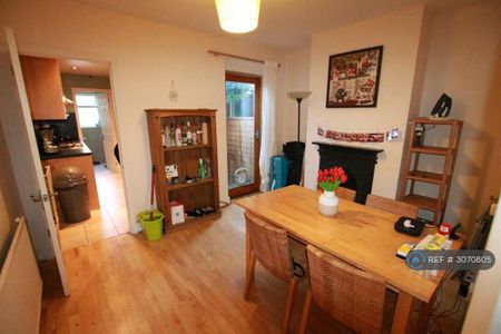 3 bedroom terraced house to rent - Photo 2