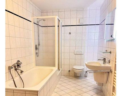 moderne 2 Raumwohnung in der 1 Etage mit EBK und Balkon und Gäste WC - Photo 2