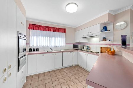 Lovely home in perfect location - Photo 5