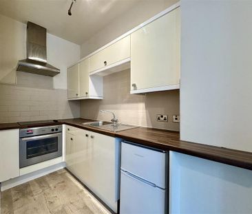 1 bedroom character property to rent - Photo 6
