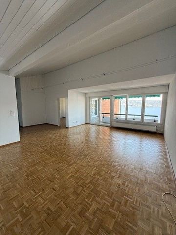 Moderne , grosszügige Dachwohnung mit viel Raumgefühl und sonnigem Balkon mit Fernsicht - Photo 3