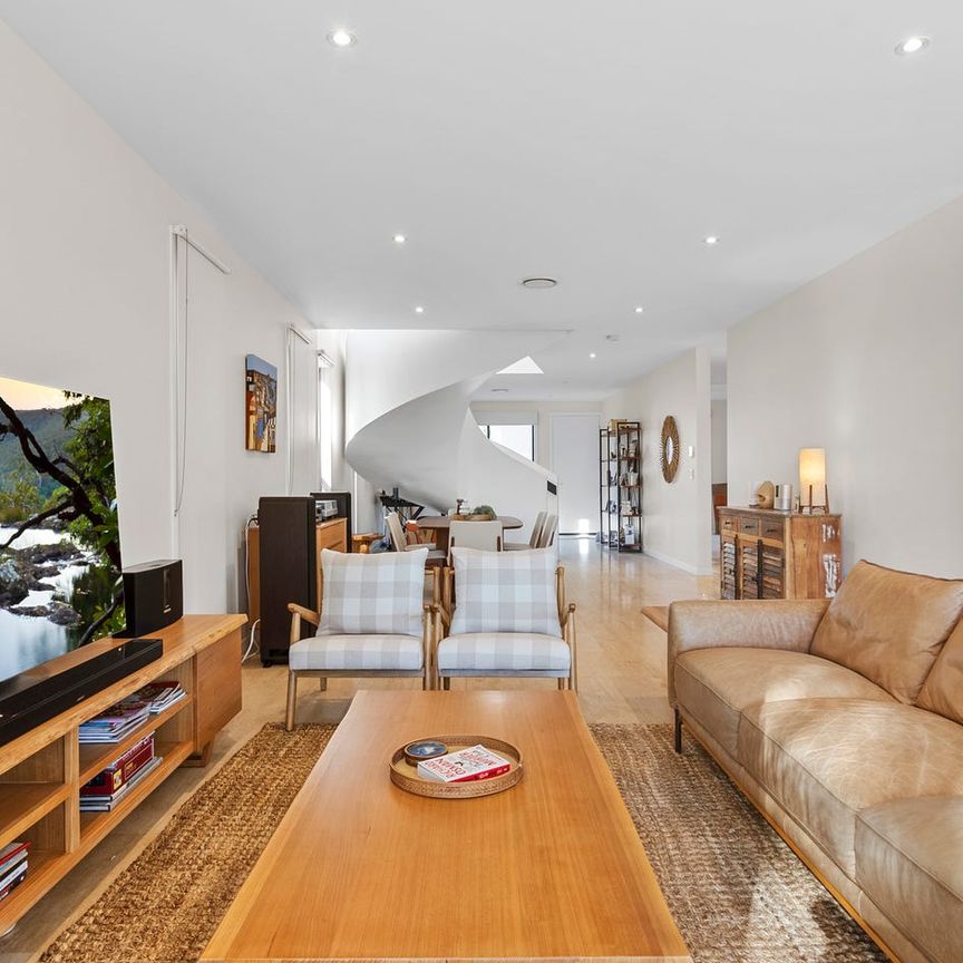 Spacious Family Home with Pool, Minutes from Royal Pines - Photo 1