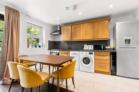3 bedroom flat to rent - Photo 4