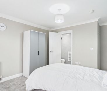 4 bedroom semi-detached house to rent - Photo 6