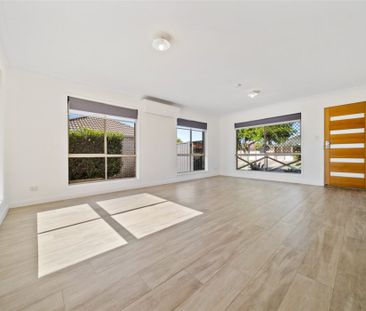 LOVELY BIG FAMILY HOME IN CONVENIENT LOCATION - Photo 3