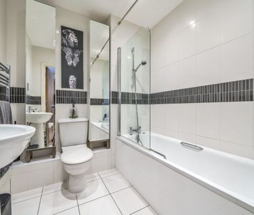 Flat to rent - Maylands Drive, Sidcup, DA14 - Photo 5