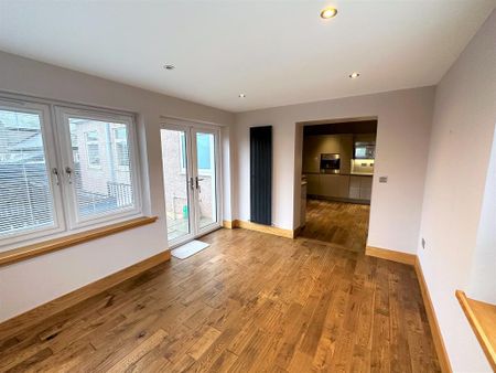 4 bedroom detached house to rent - Photo 2