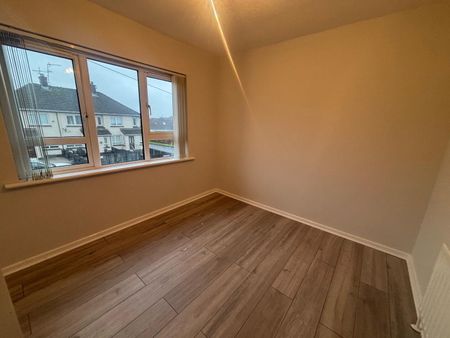 3 Bed Semi-detached House - Photo 2