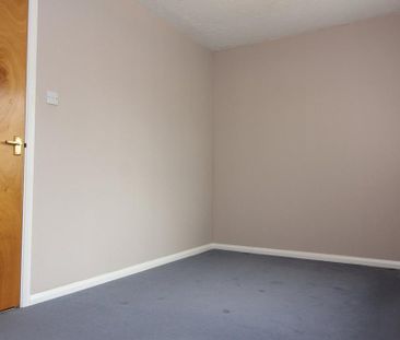 2 bedroom end of terrace house to rent - Photo 2