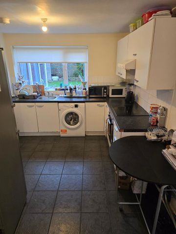 1 bedroom in a house share to rent - Photo 3