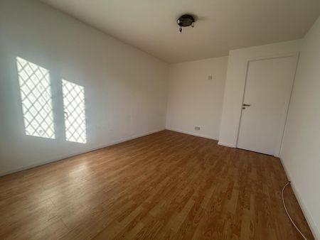 2 bedroom semi-detached house to rent - Photo 5