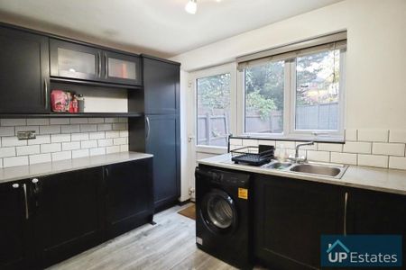 2 bedroom semi-detached house to rent - Photo 5