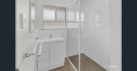 3 BEDROOM FAMILY HOME WITH SPACIOUS OPEN PLAN KITCHEN LIVING DINING AREA. GOOD SIZE BEDROOMS. SECURITY SCREENS ON WINDOWS. - Photo 3