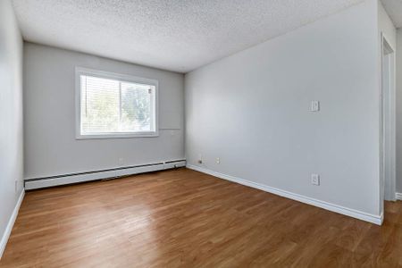 2 Bedroom - Photo 4