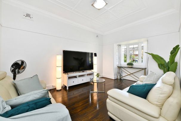 Kensington - Photo 1