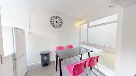 5 bedroom terraced house to rent - Photo 2