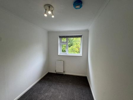4 bedroom semi-detached house to rent - Photo 3