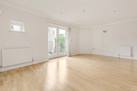 5 bedroom house in Brentford - Photo 5