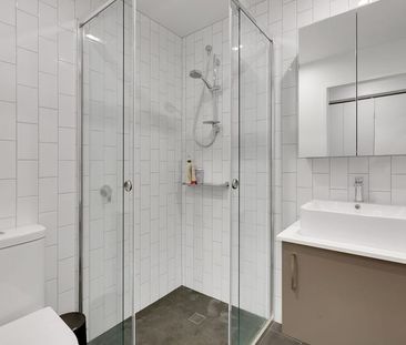 Modern Apartment with Spacious Balcony - Photo 5