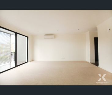 Spacious Townhouse in Prime Footscray Pocket - Photo 3