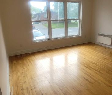 4½ large et lumineux à louer sur Chateauguay. Disponible pour 1er o... - Photo 3
