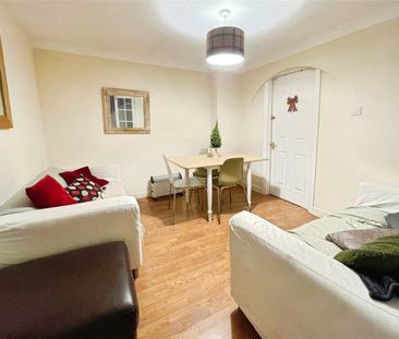 Nightingale Shott, Egham, Surrey, TW20 9SU - Photo 1