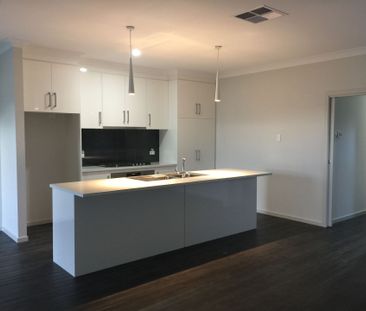 3 Bedroom Modern Living - Photo 6