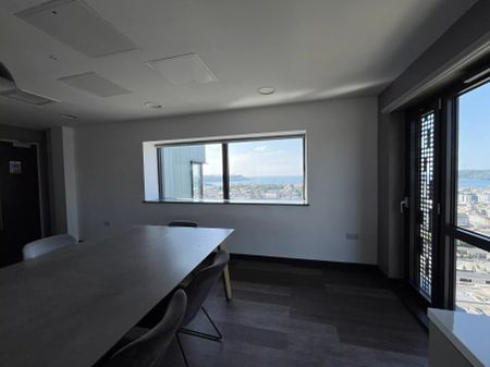 Classic - 2 Bed Flat - Photo 4
