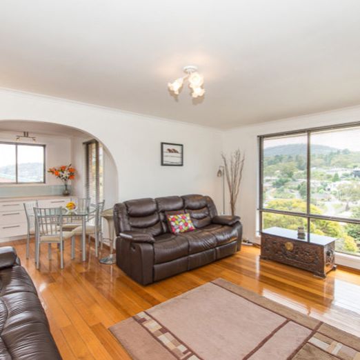 Modern Three Bedroom Home - Photo 1