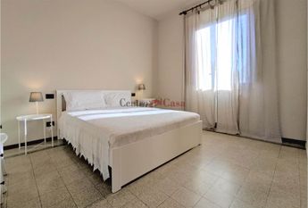 Appartamento di pregio in villa bifamiliare con ingresso indipendente, arredato